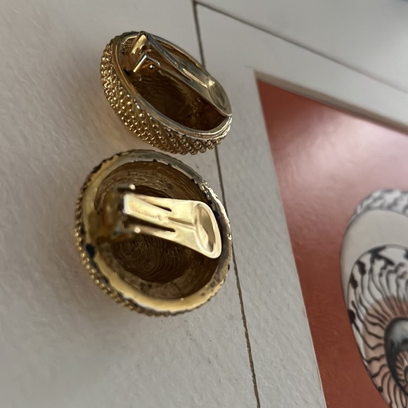 •🍒SHOP CLOSING🍒FINAL PRICE🍒VINTAGE DIOR SIGNED ESTATE SALE EARRING CLIP 90’s• - Picture 5 of 9